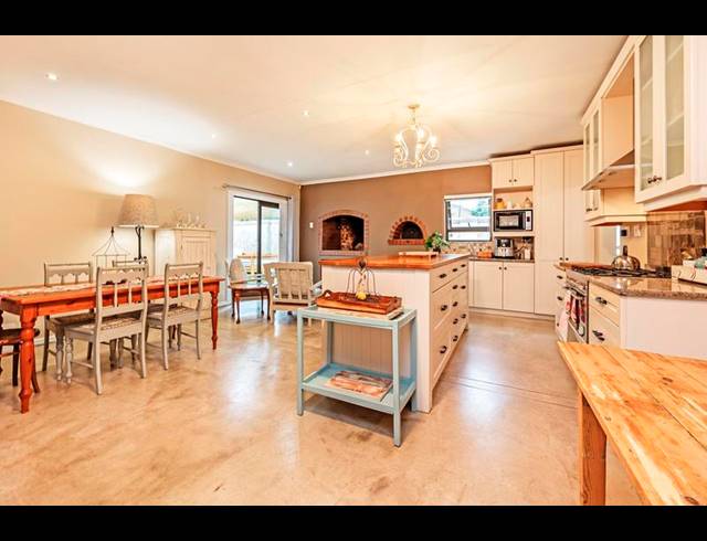 3 BEDROOM TOWNHOUSE FOR SALE IN UITZICHT